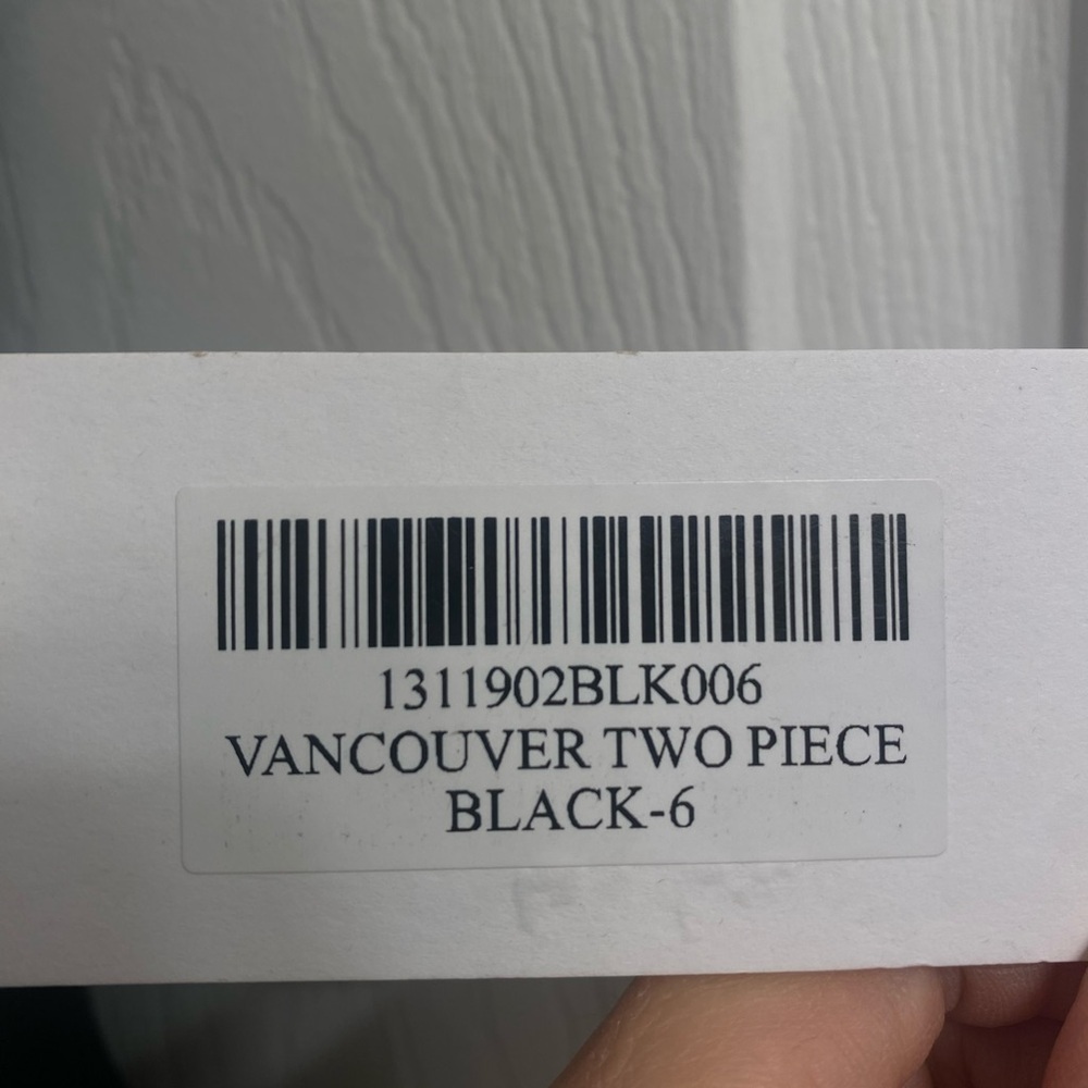 BNWT Reformation Two Pieces Set Vancouver Black Satin size 6 - Picture 7 of 13